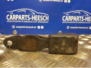 Usados Lengüeta de cinturón de seguridad izquierda detrás Ford C-Max Precio € 21,00 Norma de margen ofrecido por Carparts Heesch