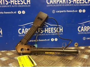 Used Front seatbelt buckle, right Mini ONE Price € 21,00 Margin scheme offered by Carparts Heesch