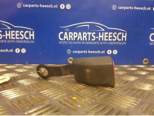 Usagé Insertion ceinture de sécurité arrière gauche Toyota Corolla Verso Prix € 21,00 Règlement à la marge proposé par Carparts Heesch
