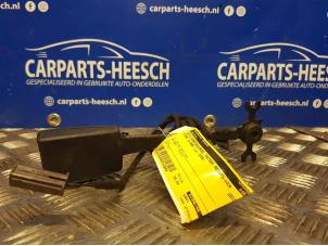 Usagé Insertion ceinture de sécurité avant droite Ford S-Max Prix € 21,00 Règlement à la marge proposé par Carparts Heesch