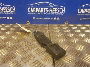 Usagé Attache ceinture arrière central Ford C-Max Prix € 21,00 Règlement à la marge proposé par Carparts Heesch