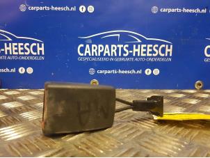 Usados Lengüeta de cinturón de seguridad centro detrás Opel Astra Precio € 21,00 Norma de margen ofrecido por Carparts Heesch