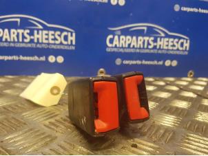 Usagé Insertion ceinture de sécurité arrière gauche Volkswagen Passat Prix € 21,00 Règlement à la marge proposé par Carparts Heesch