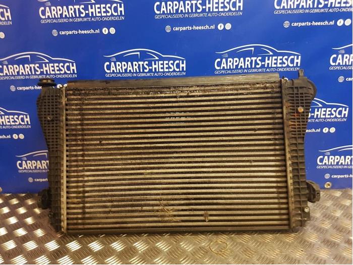 Usados Intercooler Volkswagen Golf Plus (5M1/1KP) 1.4 TSI 140 16V Precio € 60,00 Norma de margen ofrecido por Carparts Heesch