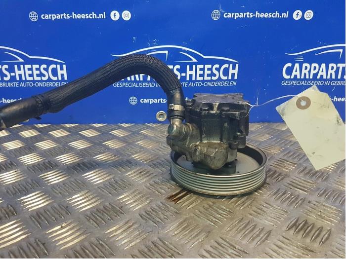Usagé Pompe de direction Audi A4 Avant (B7) 2.5 TDI V6 24V Prix € 50,00 Règlement à la marge proposé par Carparts Heesch