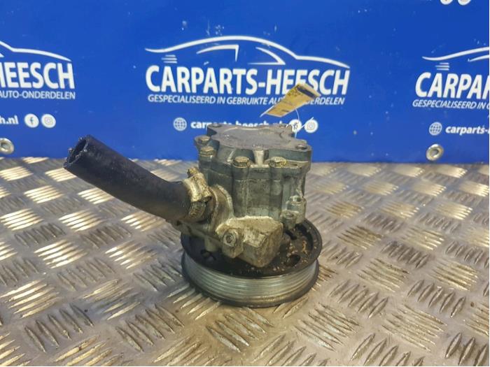 Usagé Pompe de direction Audi A4 Avant (B7) 2.0 TDI 16V Prix € 50,00 Règlement à la marge proposé par Carparts Heesch