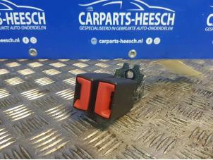 Used Rear seatbelt buckle, centre Ford Focus 3 1.6 Ti-VCT 16V 105 Price € 21,00 Margin scheme offered by Carparts Heesch