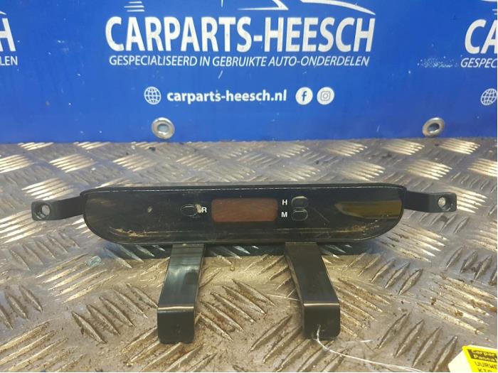 Używane Zegar Kia Carens III (FG) 2.0i CVVT 16V Cena € 20,00 Procedura marży oferowane przez Carparts Heesch