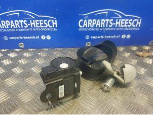 Used Rear seatbelt, right Mazda 5 (CR19) 1.8i 16V Price € 42,00 Margin scheme offered by Carparts Heesch