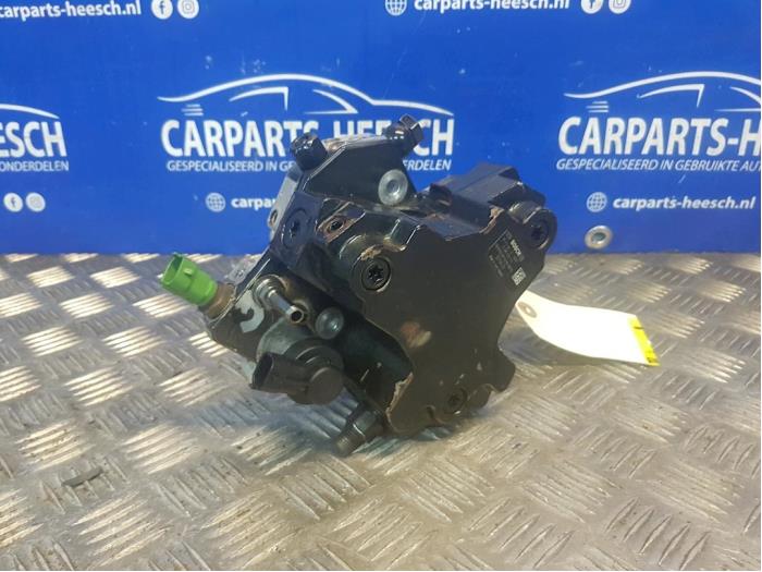 Usagé Pompe haute pression Volvo V70 (BW) 2.4 D5 20V Prix € 100,00 Règlement à la marge proposé par Carparts Heesch