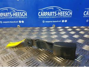 Usagé Insertion ceinture de sécurité arrière gauche Ford C-Max (DM2) 1.8 16V Prix € 21,00 Règlement à la marge proposé par Carparts Heesch