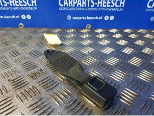 Used Rear seatbelt buckle, centre Ford C-Max (DM2) 1.8 16V Price € 21,00 Margin scheme offered by Carparts Heesch