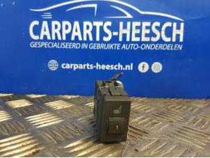 Usados Interruptor de calefactor de asiento Ford C-Max Precio € 10,50 Norma de margen ofrecido por Carparts Heesch