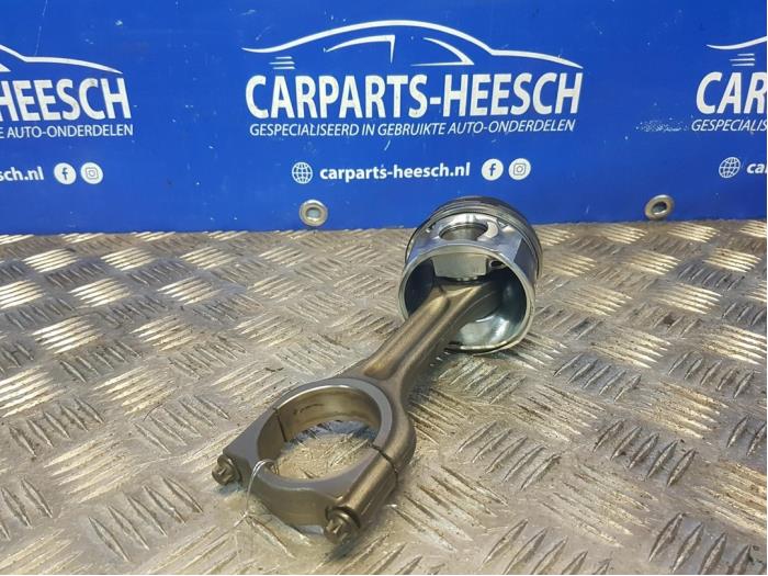 Usados Pistón Volvo C30 (EK/MK) 1.6 D2 16V Precio € 60,00 Norma de margen ofrecido por Carparts Heesch