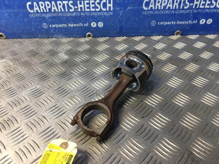 Kolben van een Volvo C30 (EK/MK) 1.6 D2 16V 2011