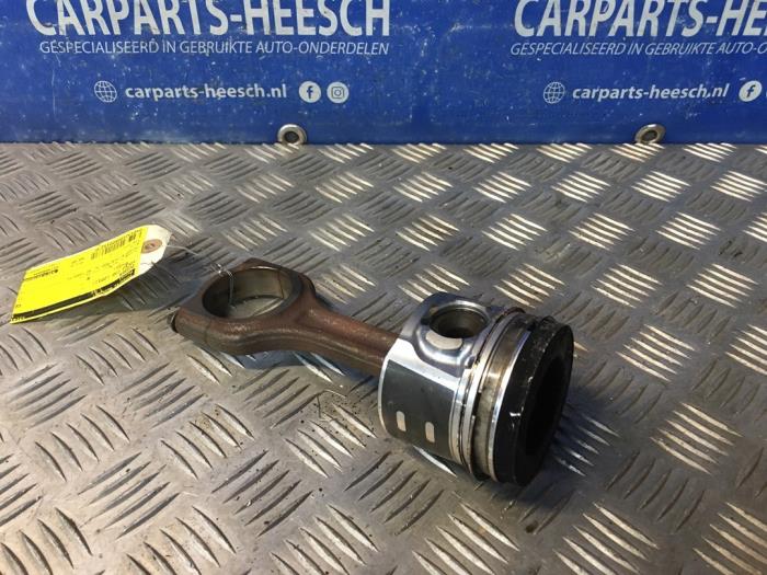 Kolben van een Volvo C30 (EK/MK) 1.6 D2 16V 2011