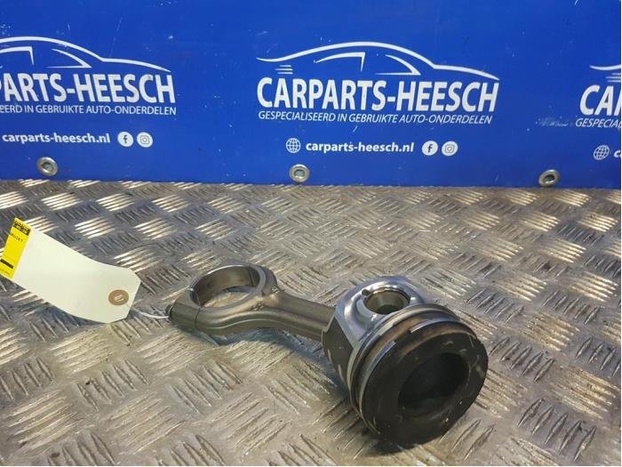 Usagé Piston Volvo C30 (EK/MK) 1.6 D2 16V Prix € 60,00 Règlement à la marge proposé par Carparts Heesch