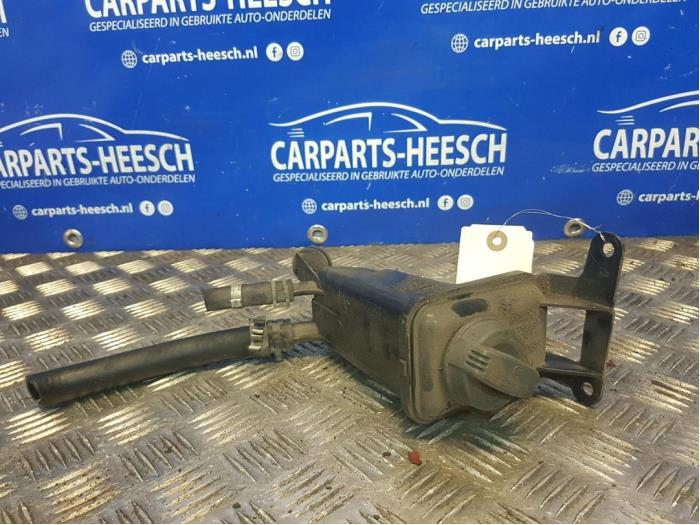Begagnade Styrservotank Audi A4 Cabrio (B7) 1.8 T 20V Pris € 15,00 Marginaltabell erbjuds av Carparts Heesch