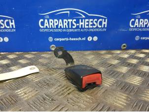 Used Rear seatbelt buckle, right Audi A4 Cabrio (B7) 1.8 T 20V Price € 21,00 Margin scheme offered by Carparts Heesch