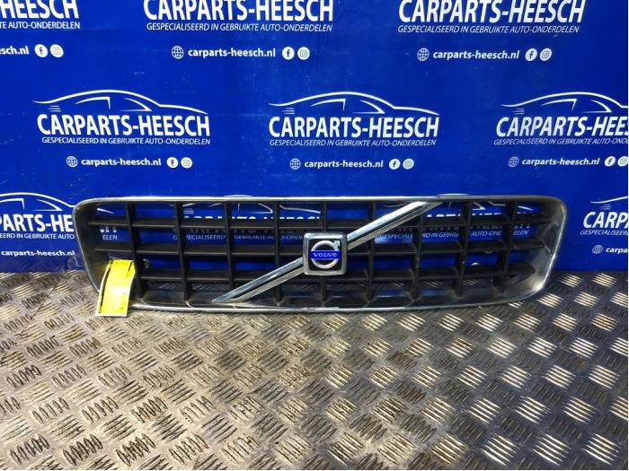 Używane Grill Volvo XC90 I 2.4 D5 20V Cena € 50,00 Procedura marży oferowane przez Carparts Heesch