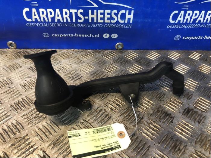 Oil pan strainer pipe