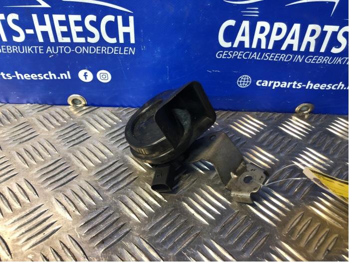 Używane Klakson Volkswagen Scirocco (137/13AD) 2.0 TSI 16V Cena € 20,00 Procedura marży oferowane przez Carparts Heesch