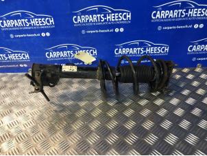 Used Fronts shock absorber, left Kia Cee'd (EDB5) 1.4 CVVT 16V Price € 52,50 Margin scheme offered by Carparts Heesch