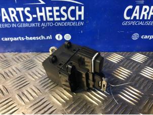 Usagé Serrure de contact + clé Volvo S80 (AR/AS) 2.4 D5 20V 180 AWD Prix € 68,25 Règlement à la marge proposé par Carparts Heesch