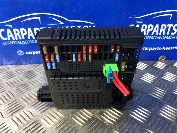 Używane Modul Comfort Volvo S60 I (RS/HV) 2.4 D5 20V Cena € 85,00 Procedura marży oferowane przez Carparts Heesch