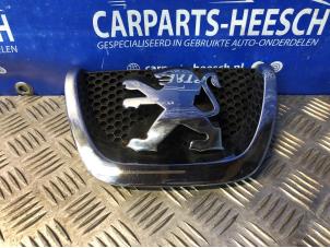 Used Emblem Peugeot 207 Price € 15,75 Margin scheme offered by Carparts Heesch