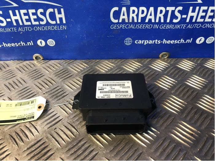 Używane Modul hamulca postojowego Volvo V70 (BW) 2.0 D3 20V Cena € 35,00 Procedura marży oferowane przez Carparts Heesch