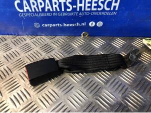 Usagé Insertion ceinture de sécurité arrière droite Ford Focus 2 C+C 2.0 16V Prix € 21,00 Règlement à la marge proposé par Carparts Heesch