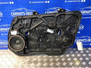 Używane Mechanizm szyby prawej przedniej wersja 4-drzwiowa Volvo V60 Cena € 63,00 Procedura marży oferowane przez Carparts Heesch