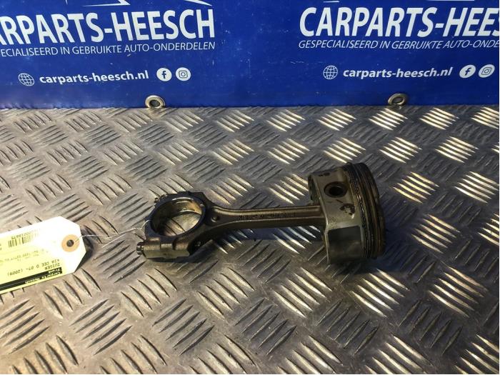 Usados Pistón Kia Cee'd (EDB5) 1.4 CVVT 16V Precio € 50,00 Norma de margen ofrecido por Carparts Heesch