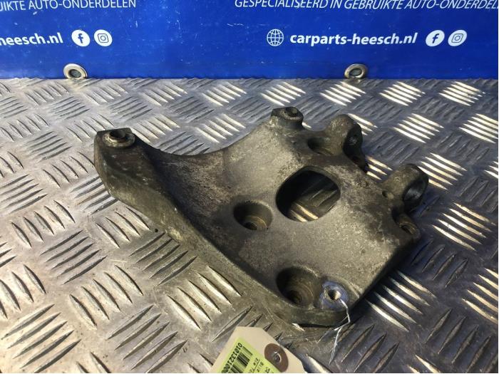 Gebrauchte Dynamostütze unten Volvo V50 (MW) 1.6 D2 16V Preis € 20,00 Margenregelung angeboten von Carparts Heesch