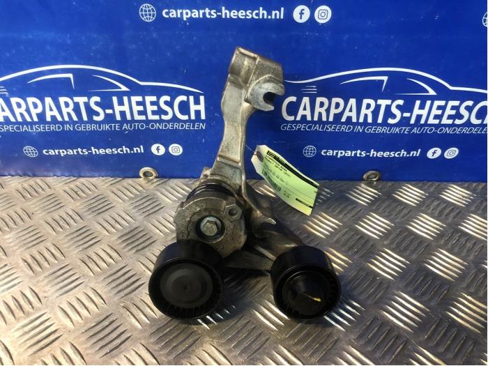Gebrauchte Dynamostütze oben Renault Captur Preis € 50,00 Margenregelung angeboten von Carparts Heesch