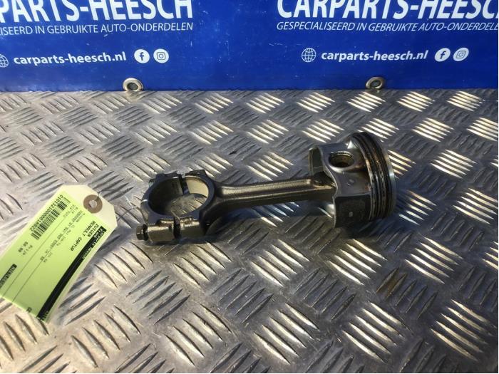 Usagé Piston Renault Captur Prix € 60,00 Règlement à la marge proposé par Carparts Heesch