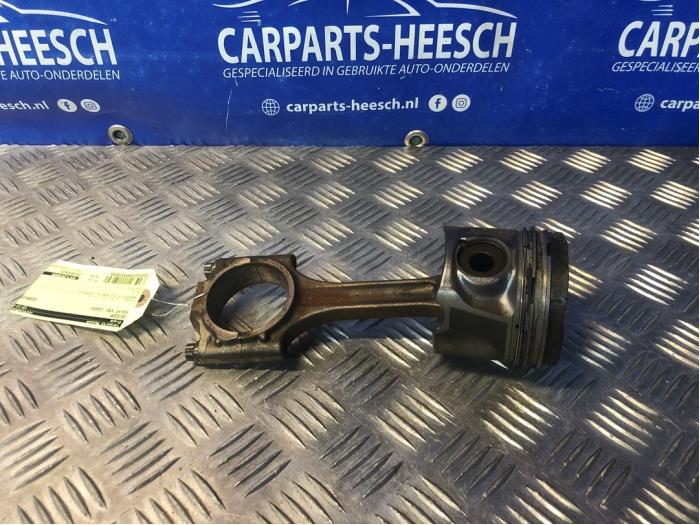Usados Pistón Volvo V50 (MW) 2.4 D5 20V Precio € 75,00 Norma de margen ofrecido por Carparts Heesch