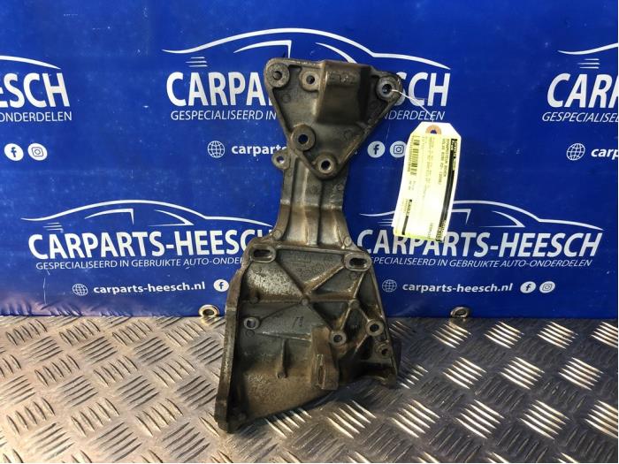 Usagé Support dynamo haut Volvo XC90 I 2.4 D5 20V Prix € 40,00 Règlement à la marge proposé par Carparts Heesch
