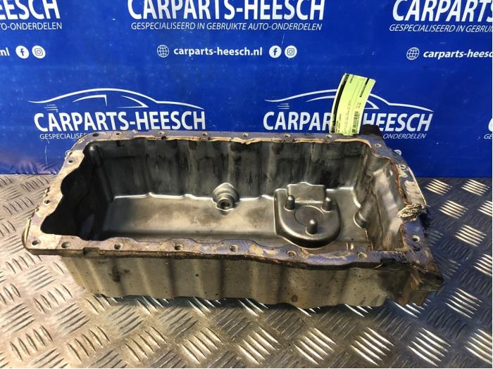 Usagé Couvercle carter Volkswagen Caddy Prix € 40,00 Règlement à la marge proposé par Carparts Heesch