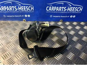 Used Rear seatbelt, centre Audi A4 Avant (B7) 1.8 T 20V Price € 42,00 Margin scheme offered by Carparts Heesch