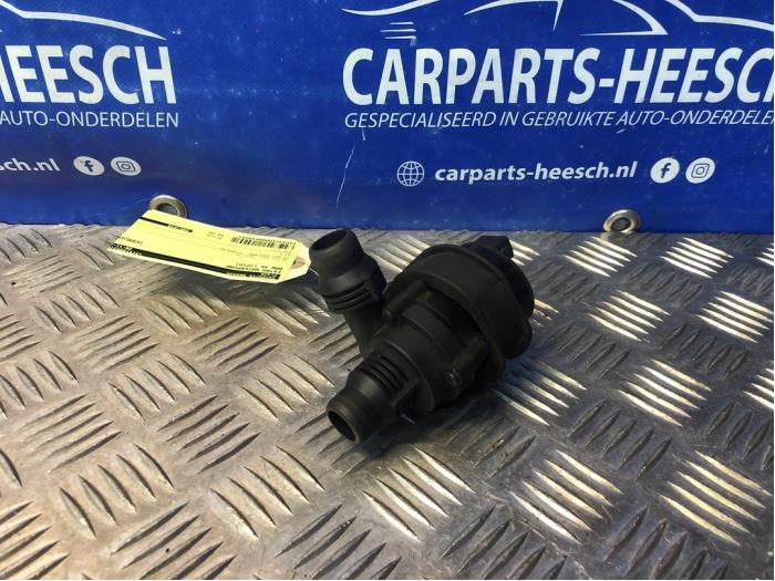 Begagnade Extra vattenpump BMW X6 Pris € 50,00 Marginaltabell erbjuds av Carparts Heesch