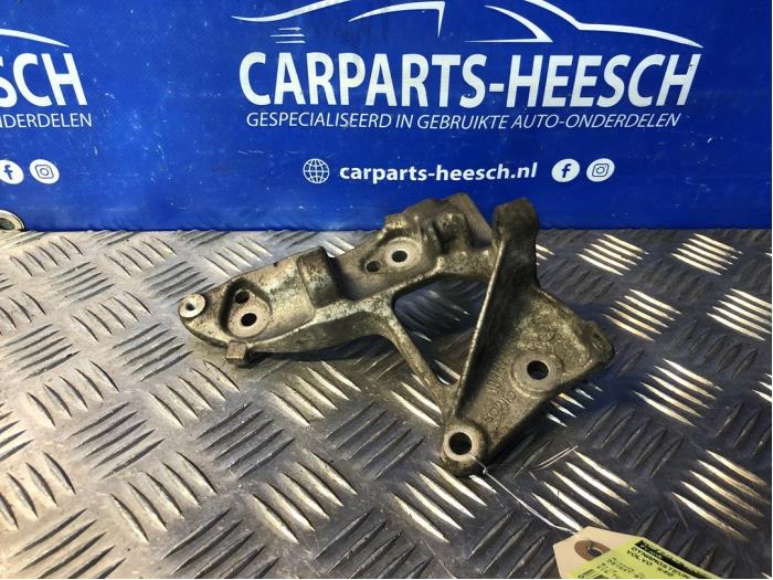 Gebrauchte Dynamostütze oben Volvo S40 (MS) 1.6 D 16V Preis € 20,00 Margenregelung angeboten von Carparts Heesch