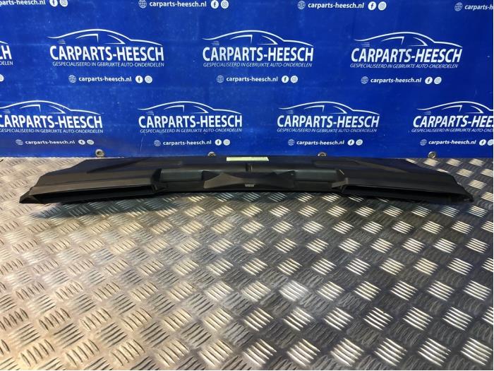 Begagnade Lufttratt BMW 3 serie (E90) 318i 16V Pris € 25,00 Marginaltabell erbjuds av Carparts Heesch