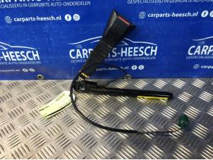 Używane Napinacz pasa bezpieczenstwa lewy Opel Tigra Twin Top 1.4 16V Cena € 36,75 Procedura marży oferowane przez Carparts Heesch