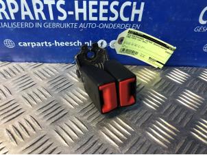 Gebrauchte Sicherheitsgurt Schließe rechts hinten Ford Focus 3 1.6 TDCi Preis € 21,00 Margenregelung angeboten von Carparts Heesch