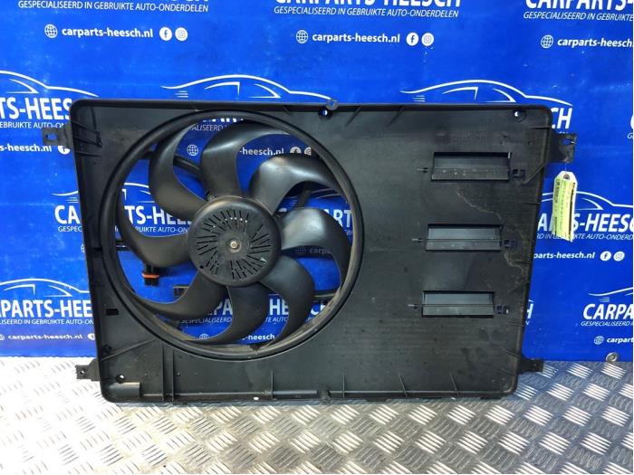 Ventilateur radiateur d'un Volvo V40 (MV) 1.6 D2 2014