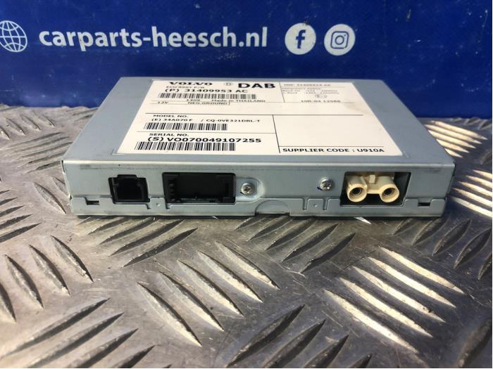 Używane Modul radiowy Volvo V40 (MV) 1.6 D2 Cena € 75,00 Procedura marży oferowane przez Carparts Heesch