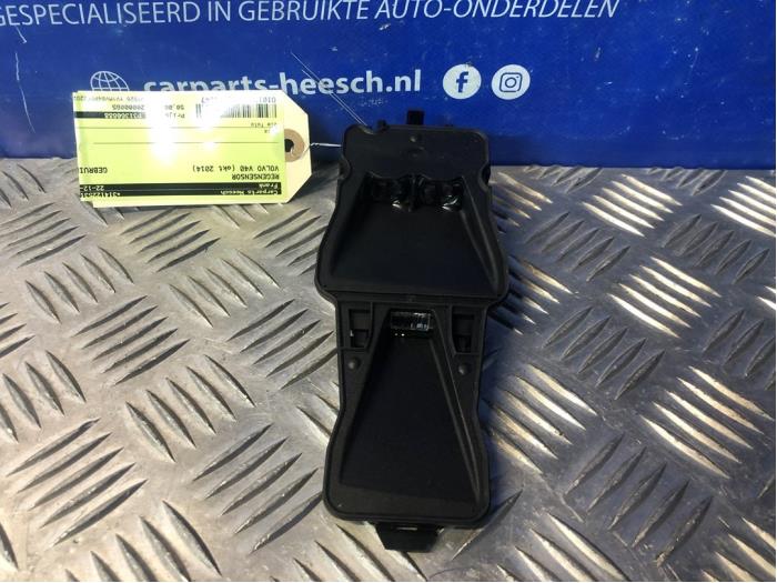 Begagnade Regnsensor Volvo V40 (MV) 1.6 D2 Pris € 50,00 Marginaltabell erbjuds av Carparts Heesch