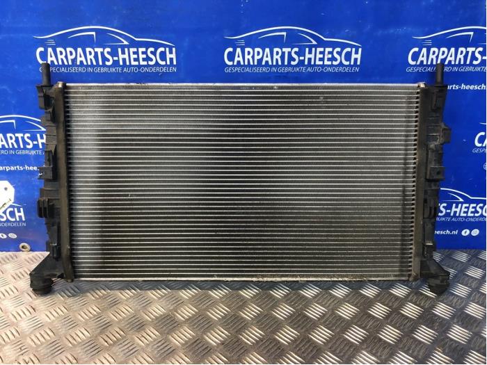 Usagé Radiateur Ford Focus 2 C+C 2.0 16V Prix € 40,00 Règlement à la marge proposé par Carparts Heesch